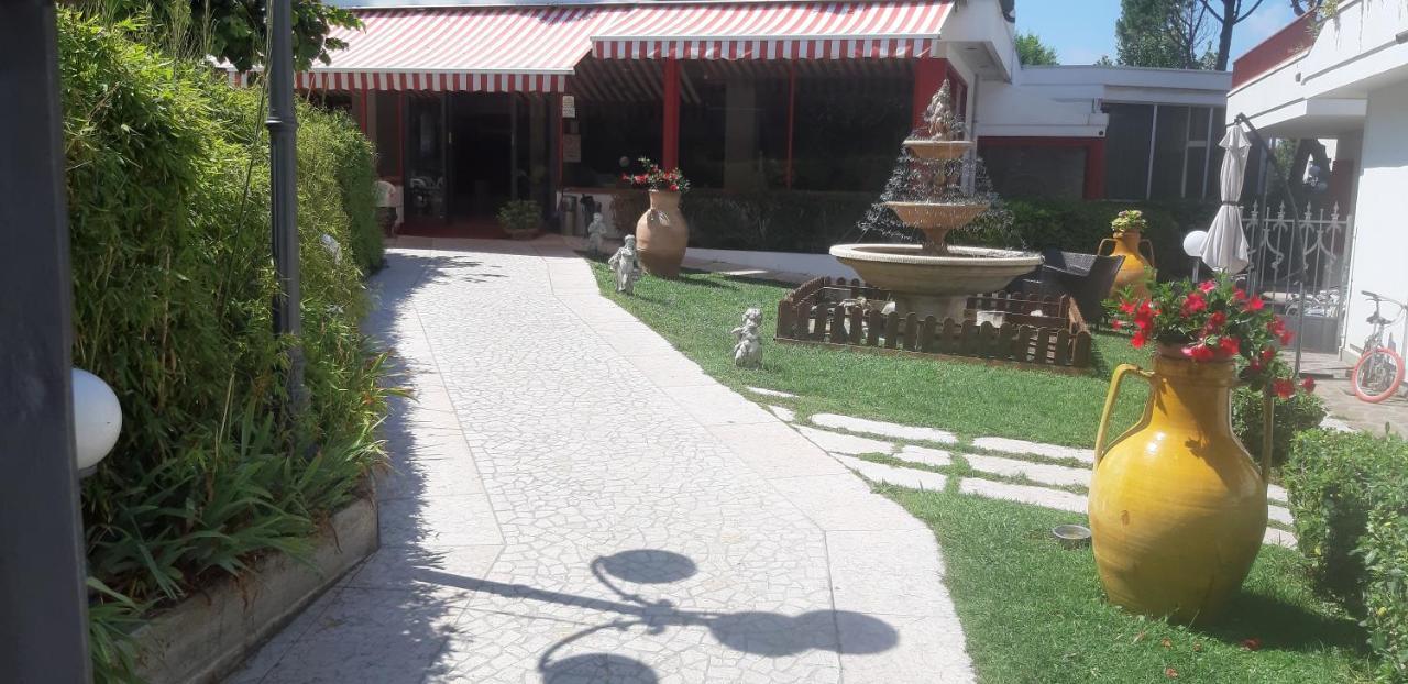 Hotel De Amicis Riccione Kültér fotó