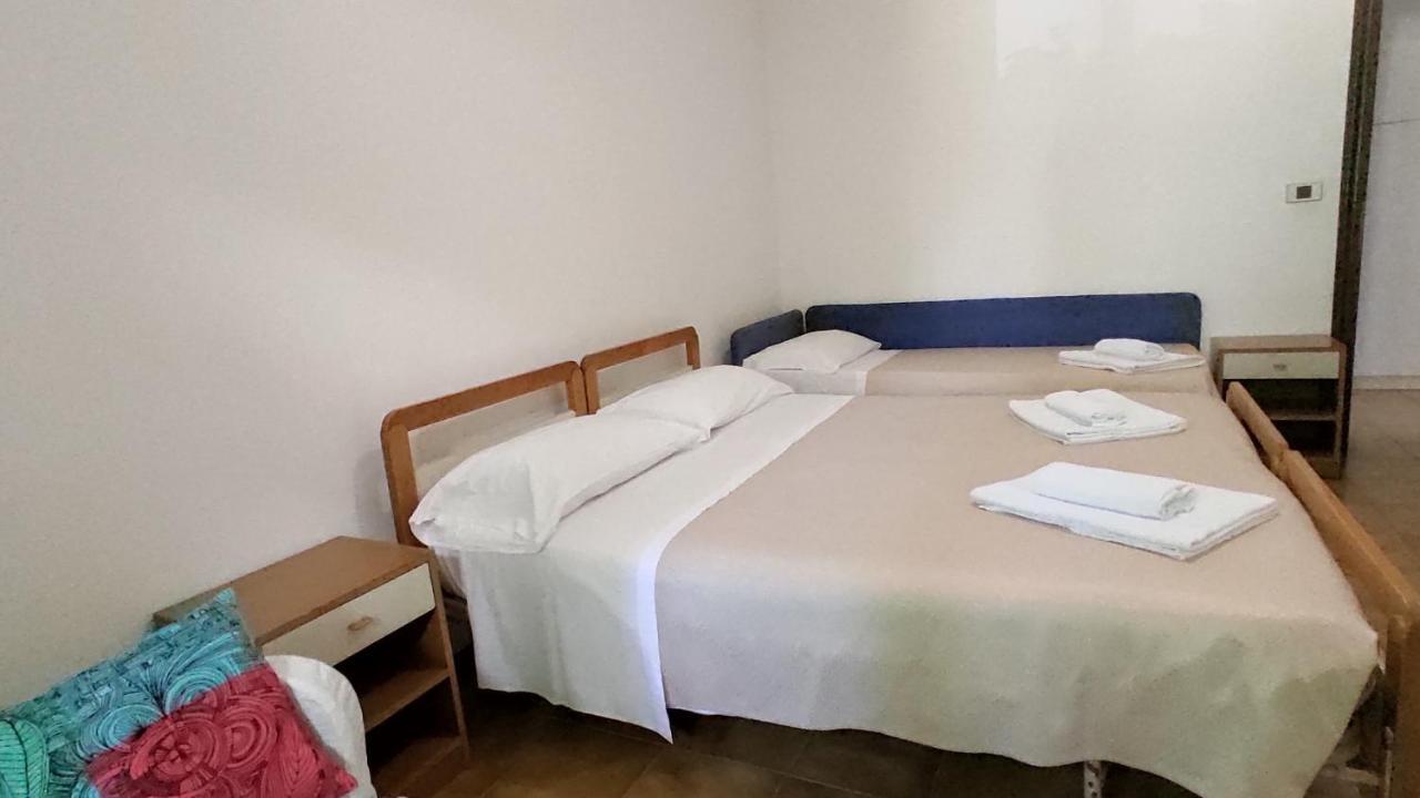 Hotel De Amicis Riccione Kültér fotó