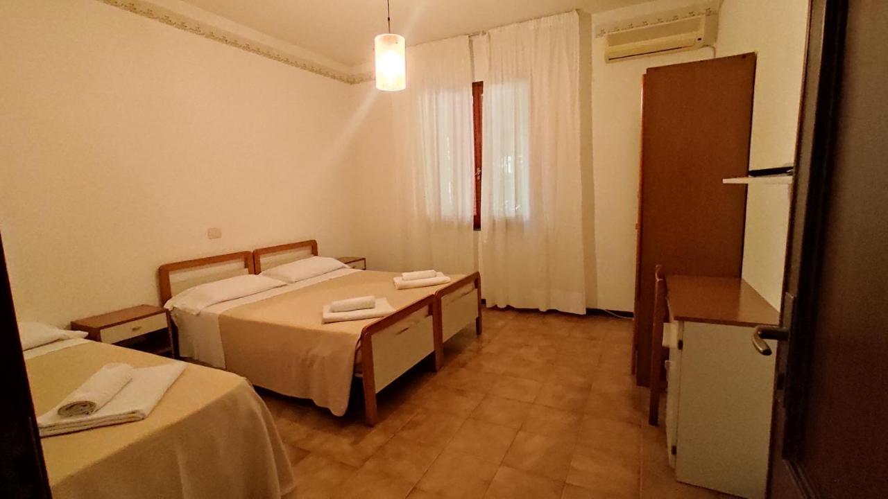 Hotel De Amicis Riccione Kültér fotó