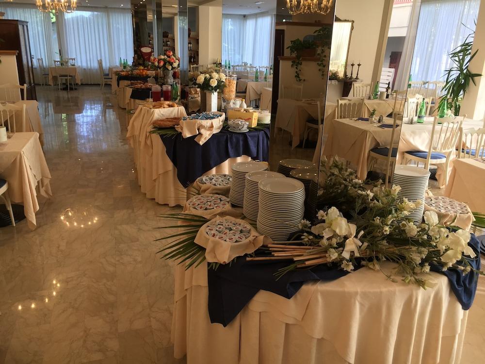 Hotel De Amicis Riccione Kültér fotó