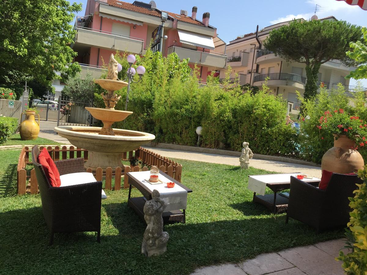 Hotel De Amicis Riccione Kültér fotó