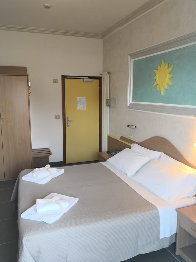Hotel De Amicis Riccione Kültér fotó