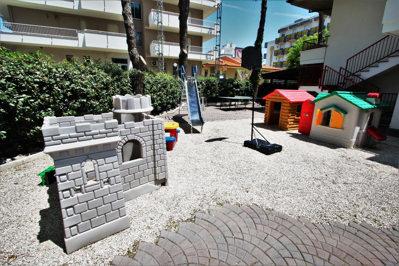 Hotel De Amicis Riccione Kültér fotó