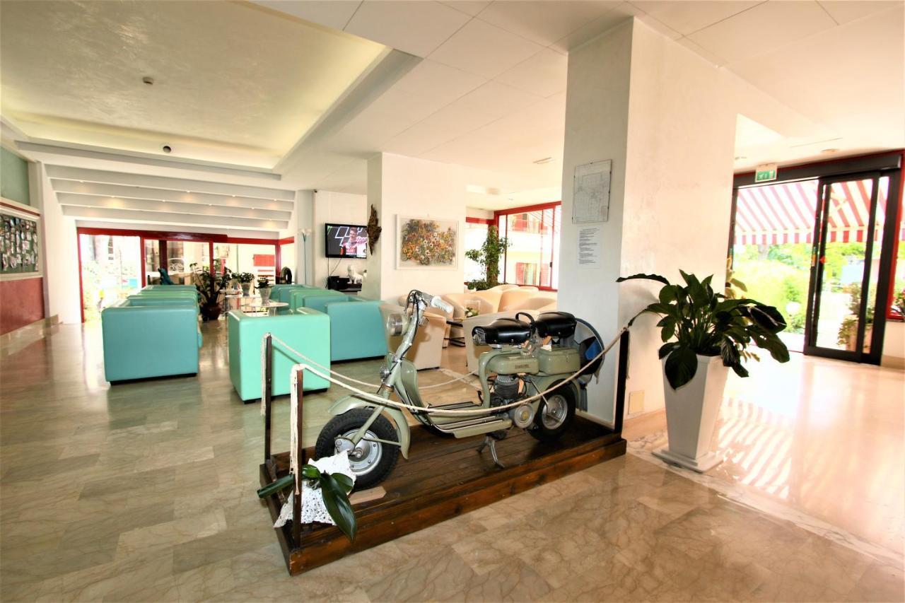 Hotel De Amicis Riccione Kültér fotó