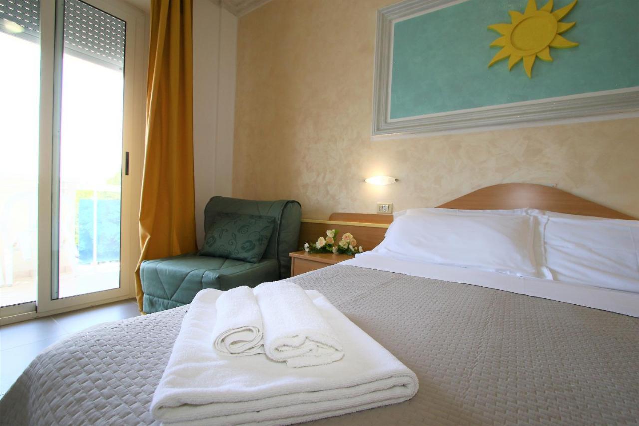 Hotel De Amicis Riccione Kültér fotó
