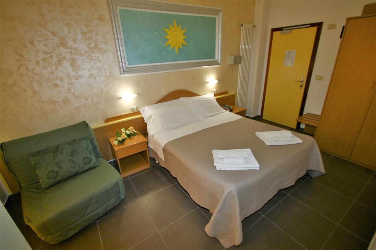 Hotel De Amicis Riccione Kültér fotó